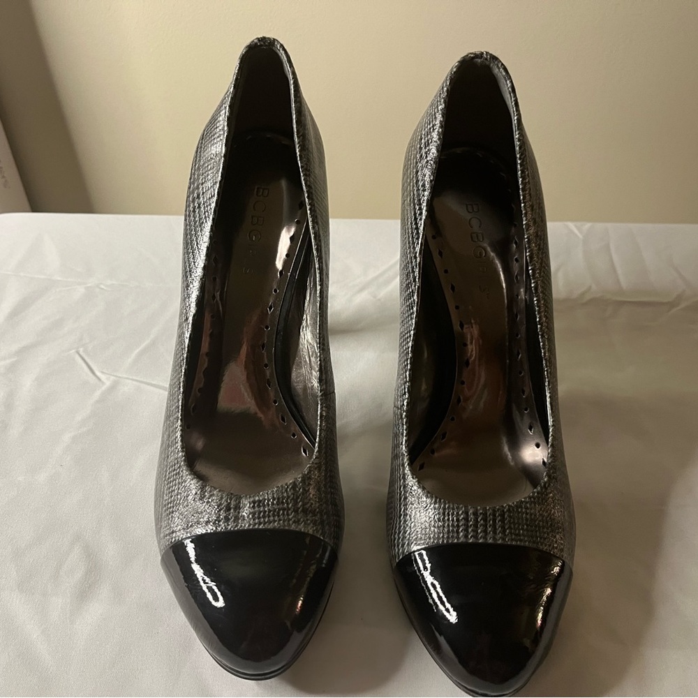 BCBG Black & Silver Pump size 8.5